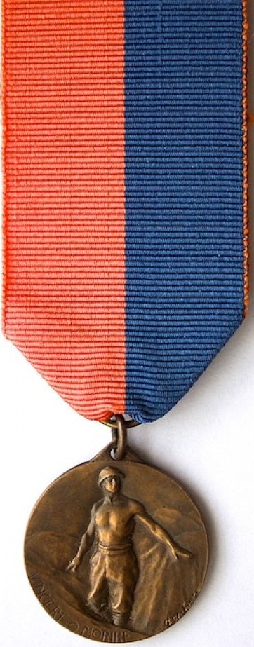Аверс и реверс памятной медали 158-го пехотного полка бригады «Liguria». Полк был сформирован в 1915 году в Генуе и входил в состав бригады «Liguria». Бронза, диаметр - 28 мм. 