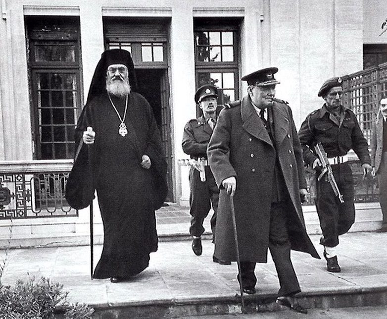 Премьер-министр Черчилль с архиепископом Дамаскиносом. Греция. 26 декабря 1944 г.