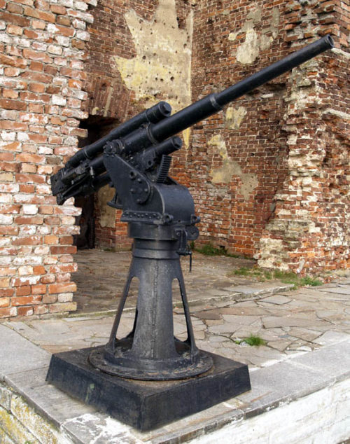 Памятник-орудие - 45-мм корабельная пушка 21-К.