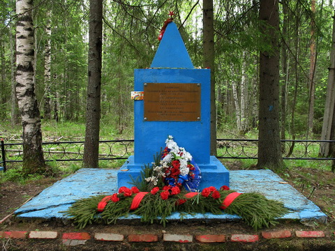 п. Подгорное Всеволожского р-на. Памятник на братской могиле советских воинов. 