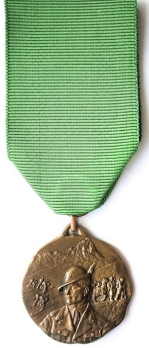 Аверс и реверс памятной медали 1-й дивизии альпийских стрелков «Taurinense».