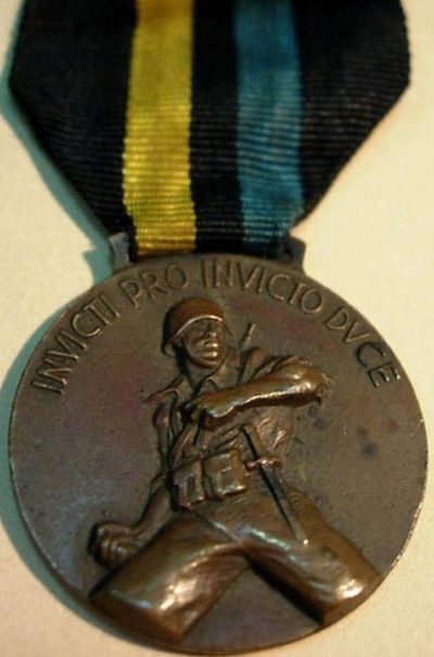 Аверс и реверс памятной медали 80-го батальона CC.NN.