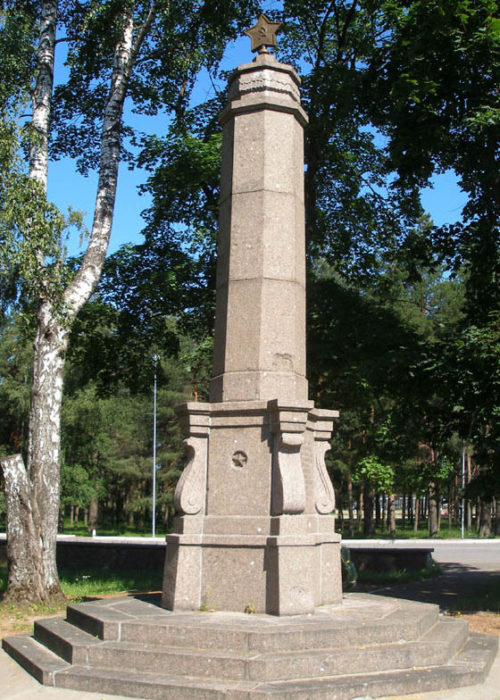 г. Кингисепп. Памятник на братской могиле советских воинов.
