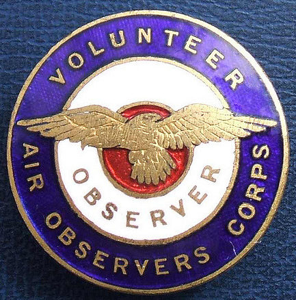 Аверс и реверс знака наблюдателя VAOC - добровольных воздушных наблюдателей.