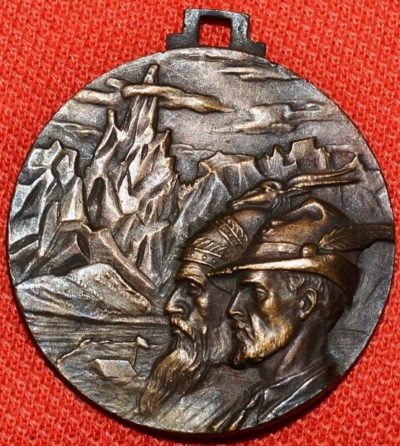 Аверс и реверс памятной медали 3-й дивизии за участие в Албанской кампании.