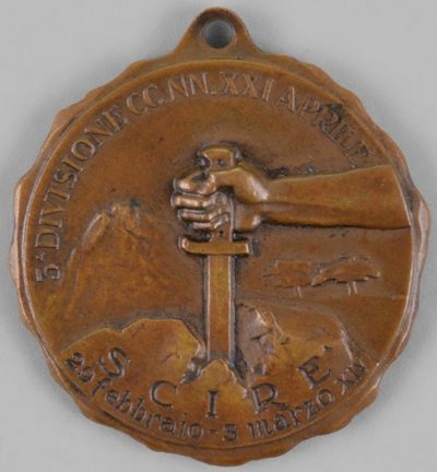 Аверс и реверс памятной бронзовой медали 3-й дивизии CC.NN. «21 апреля». Медалью награждали унтер-офицеров и солдат дивизии в Эфиопии.
