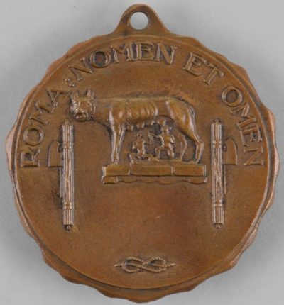 Аверс и реверс памятной бронзовой медали 3-й дивизии CC.NN. «21 апреля». Медалью награждали унтер-офицеров и солдат дивизии в Эфиопии.