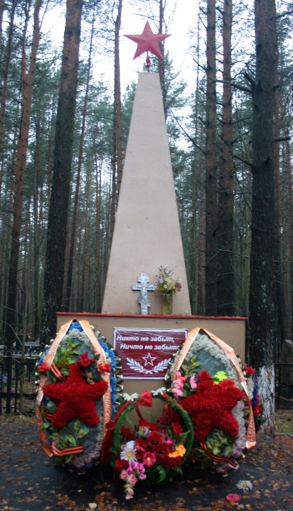 п. Рахья Всеволожского р-на. Памятник на братской могиле.
