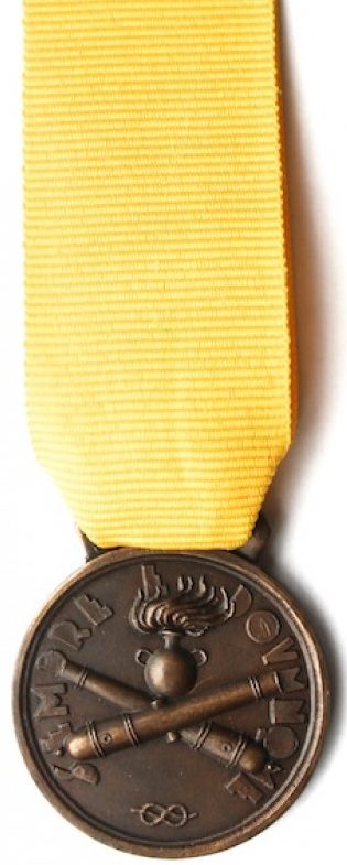 Аверс и реверс памятной медали регионального сбора артиллеристов. Пьемонт.1935 г. Медаль изготовлена из бронзы, диаметр – 30 мм.