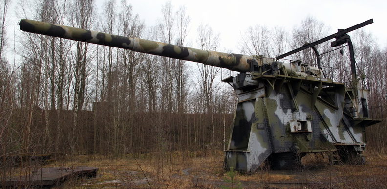 Артиллерийская 305-мм установка.