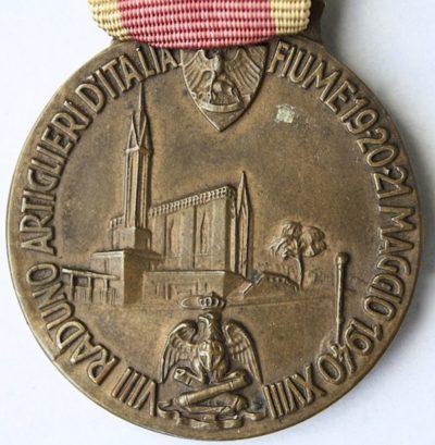 Аверс и реверс памятной медали сбора артиллеристов. Fiume. 1940 г. Медаль изготовлена из бронзы, диаметр – 30 мм.