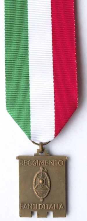 Аверс и реверс памятной медали национального сбора пехотинцев. Комо. 1939 г. Медаль изготовлена из бронзы, размер - 23х30 мм.