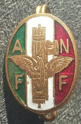 Аверс и реверс членского знака Национальной фашистской железнодорожной ассоциации.