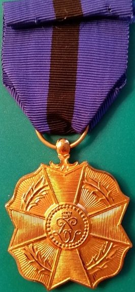 Аверс и реверс золотой медали Ордена Леопольда II. 