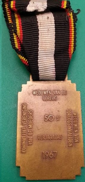 Аверс и реверс памятной медали Ассоциации вдов войны. 