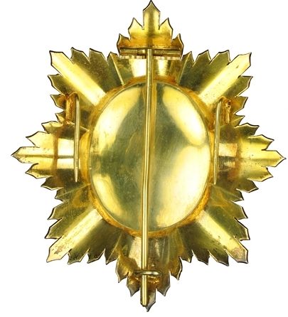 Аверс и реверс золотой звезды знака Кавалера Большого креста ордена Камбоджи. 