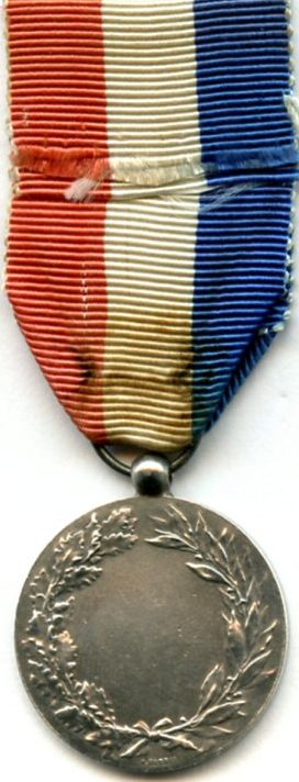 Аверс и реверс серебряной Почетной медали Министерства иностранных дел.