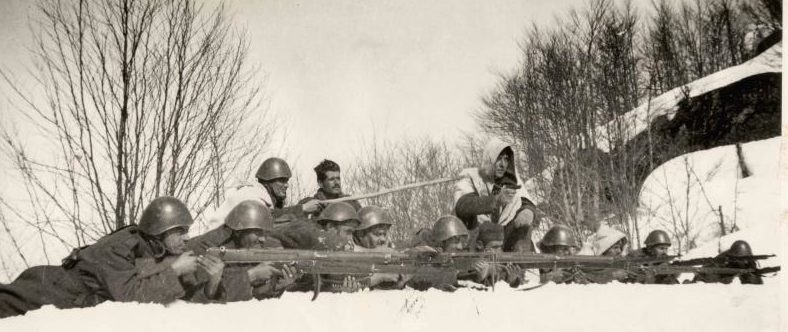 Греческие солдаты во время итальянского наступления. Март 1941 г. 