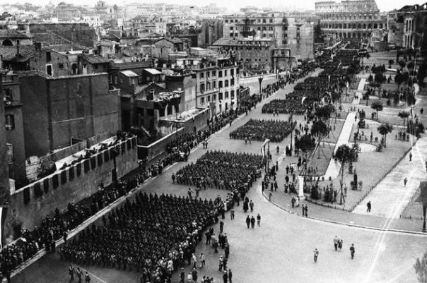 Марш фашистов. 1940 г.