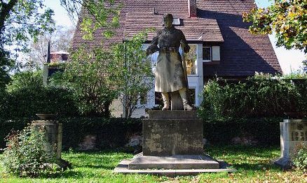 г. Буххольц-ин-дер-Нордхайде. Памятник жертвам обеих мировых войн.