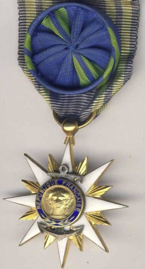Аверс и реверс золотого знака Офицера ордена Морских заслуг.