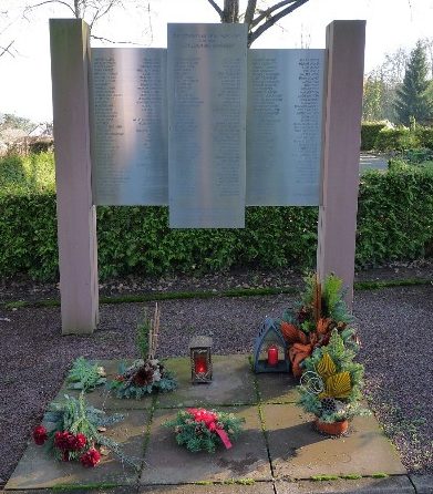 г. Грётцинген. Памятник погибшим землякам в обеих мировых войнах.