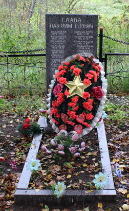 д. Кайвакса Тихвинского р-на. Памятник, на котором увековечено имена 34 погибших земляков.