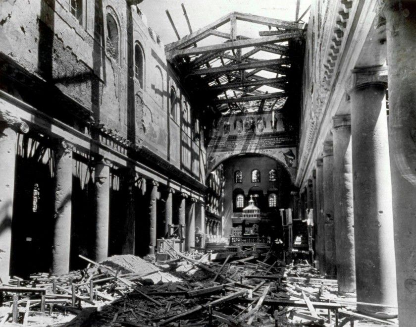 Последствия бомбардировки в районе San Lorenzo. Июнь 1943 г. 