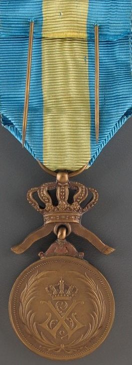 Аверс и реверс бронзовой медали ордена Африканской звезды.
