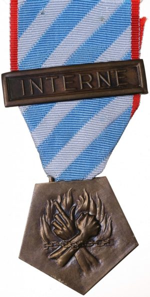 Аверс и реверс медали интернированных за участие в Сопротивлении.