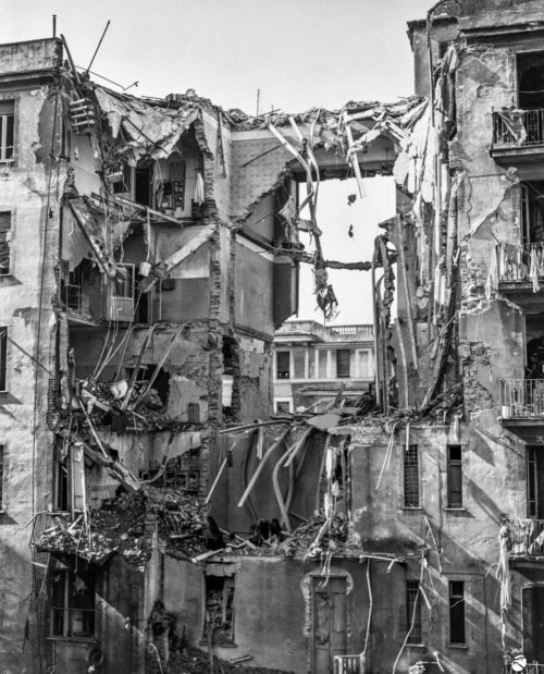 Разрушения в жилом квартале. Февраль 1944 г.