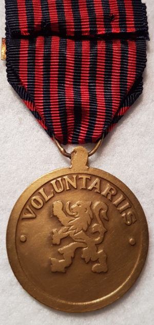 Аверс и реверс медали Комбатантов 1940-1945.