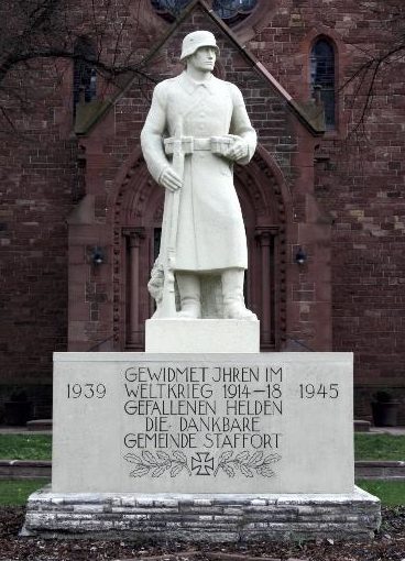 Коммуна Стаффорд. Памятник землякам, погибшим в обеих мировых войнах.