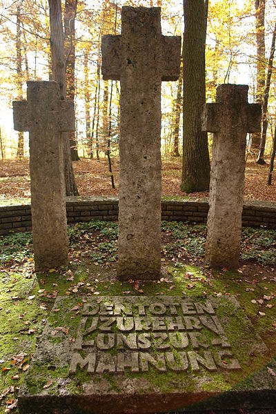 г. Тюбинген. Памятник на братских могилах, в которых захоронен 401 немецкий солдат, погибший в 1944-1945 годах.