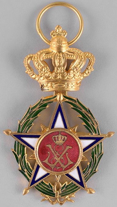 Аверс и реверс знака Офицера Африканской Звезды. 
