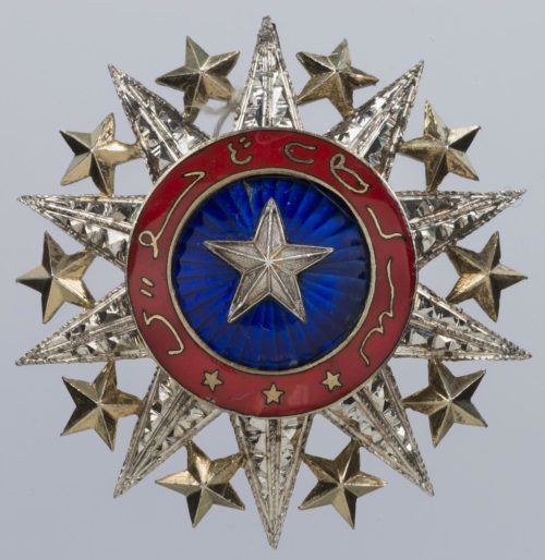 Серебряная звезда к знаку Великого офицера ордена Нишан-эль-Ануара.