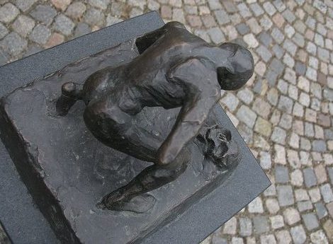 г. Файинген-ан-дер-Энц. Памятник на месте концлагеря Вайхинген, в котором погибло 1 700 человек. 