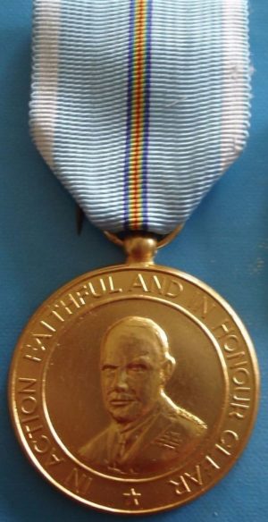 Аверс и реверс Памятной военной медали «Генерал Эйзенхауэр».