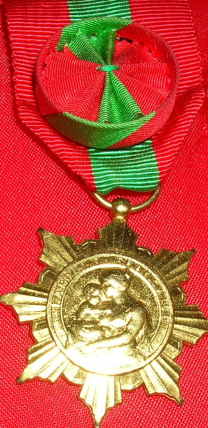 Золотая медаль французской семьи.
