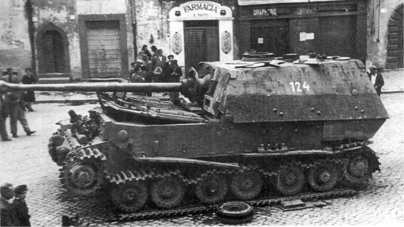 Немецкая САУ «Элефант» брошенная немцами в Риме. Лето 1944 года.