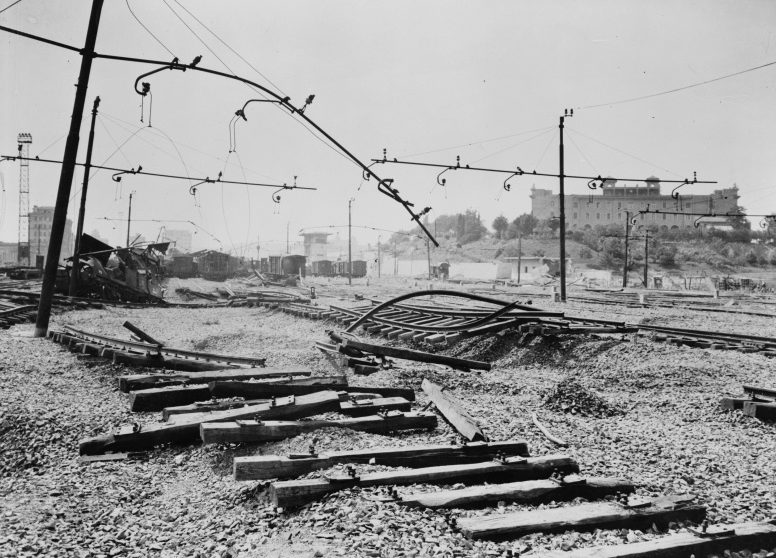 Разрушенная железнодорожная станция Остиензе в Риме. 1944 г.