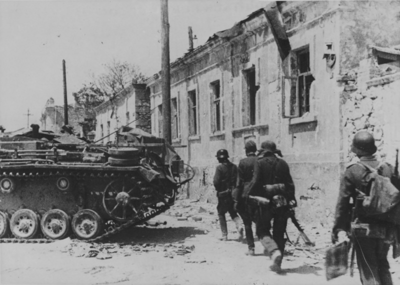 Немцы входят в город. Июль 1942 г.