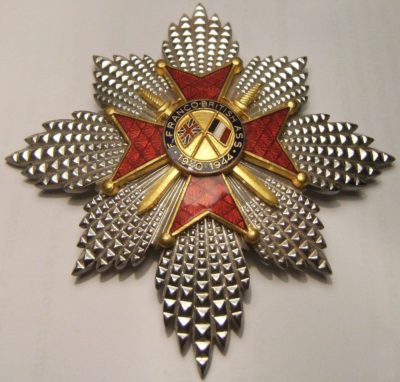 Звезда Почетного креста Ассоциации Франко-Британской дружбы.