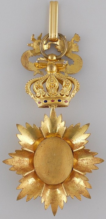 Аверс и реверс золотого знака ордена Дракона Аннамы.