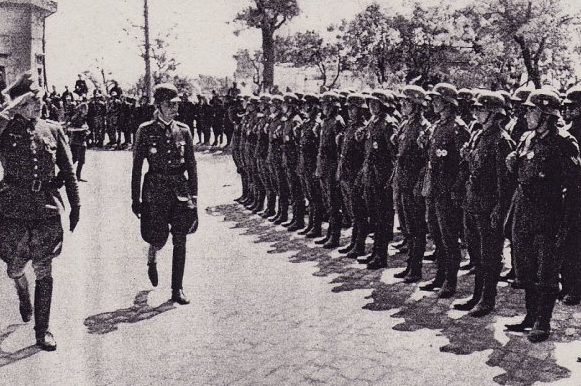Парад немецко-румынских войск Нахимовская площадь. 5 июля 1942 г. 