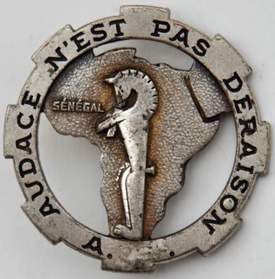 Аверс и реверс знака 12-го Африканского егерского полка.