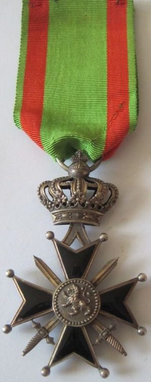 Серебряный знак Военного Креста 2-й степени.