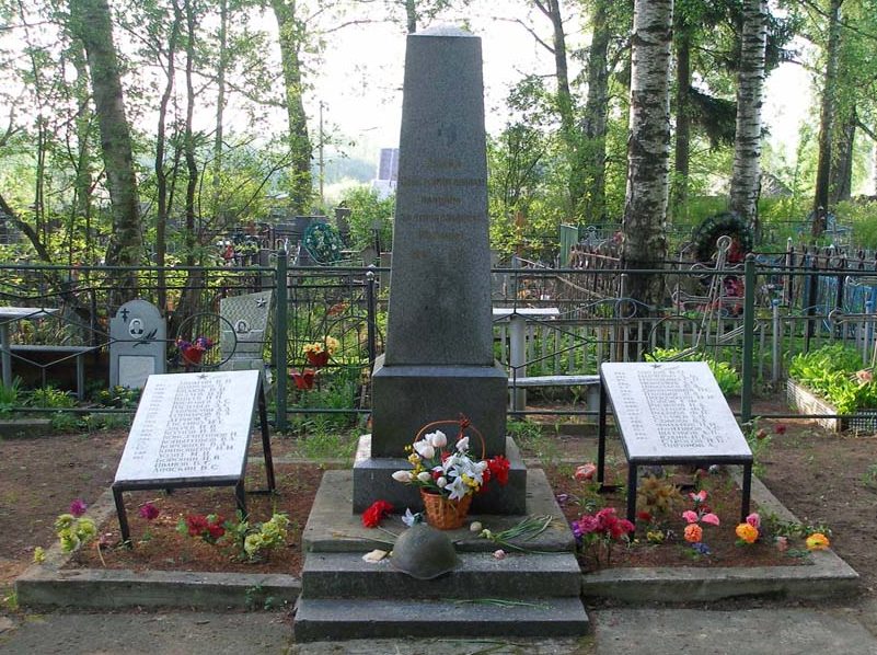 г. Любань Тосненского р-на. Памятник, установленный на братской могиле, в которой похоронен 43 советских воина, в т.ч. 1 неизвестный.