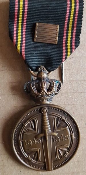 Аверс и реверс медали военнопленных 1940-1945.