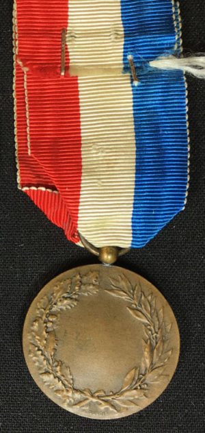 Аверс и реверс бронзовой Почетной медали Министерства иностранных дел.